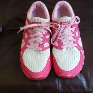 Women's Nike tennis shoes
